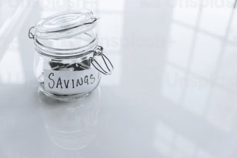 3 הטריקים הפסיכולוגיים הטובים ביותר שיעזרו לך לחסוך קצת כסף
